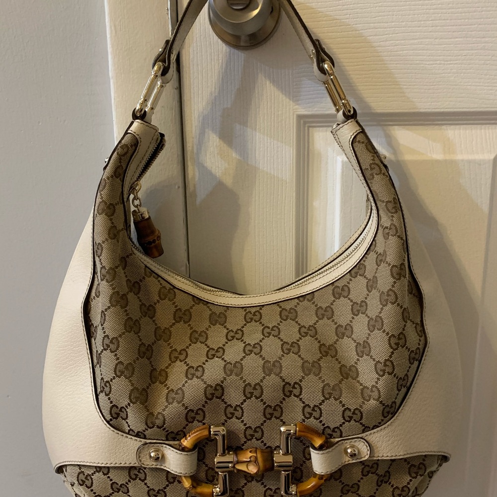 Gucci hobo bag.1 tiny stain. See pics.clean in/out